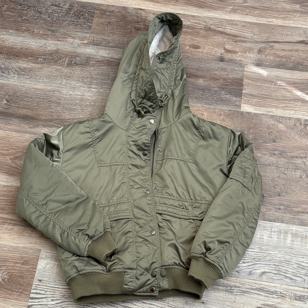 🧥 American Eagle Outfitters Olive Sherpa Jacket